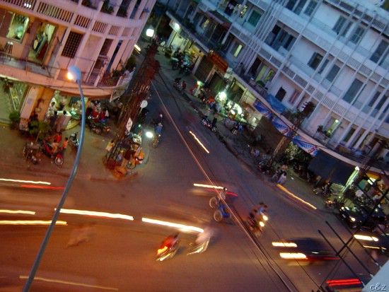 2922- the evening flares of phom phenh