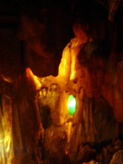 2475- spacy cave above vang vieng