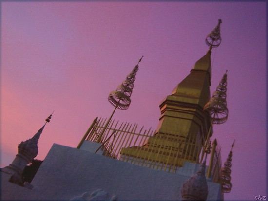 2532- stupa on phu si hill