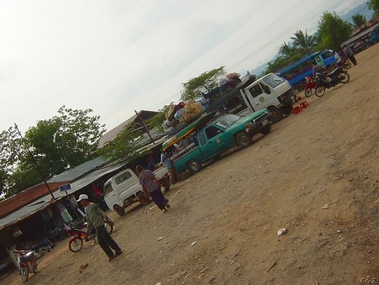 2555- leaving for nong kiaw -- main bus station
