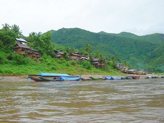 2601- five more hours on the nam ou -- the only option to muang khua