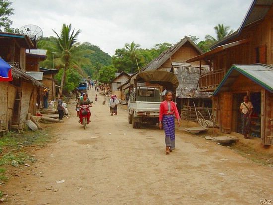 2668- the international road from vietnam