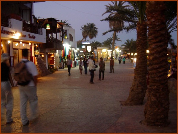 1121 - as crowded as it gets on the dahab riviera (in January).JPG